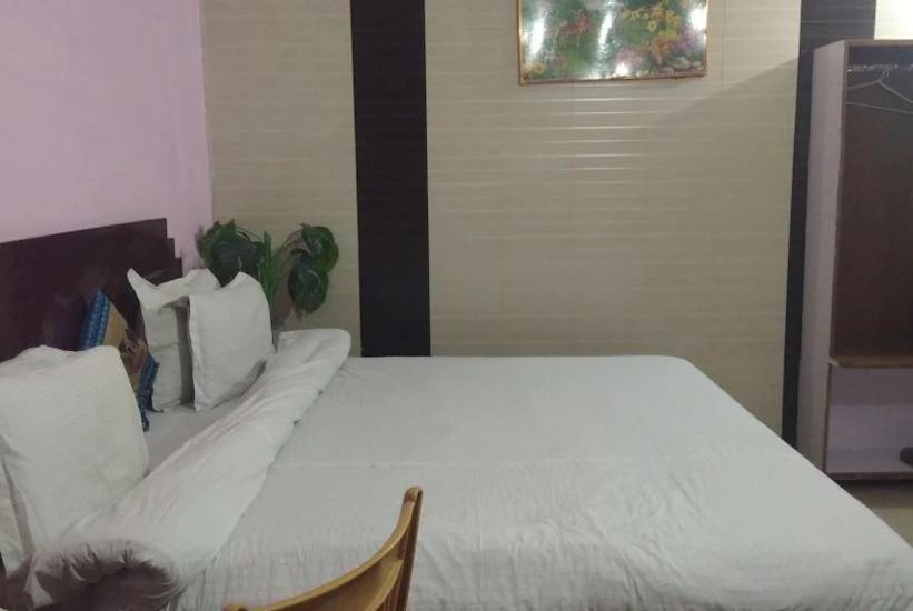 Hotel Surya Lake View Nainital Exteriör bild