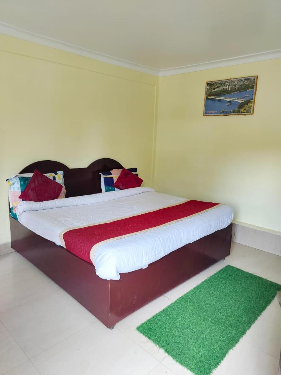 Hotel Surya Lake View Nainital Exteriör bild