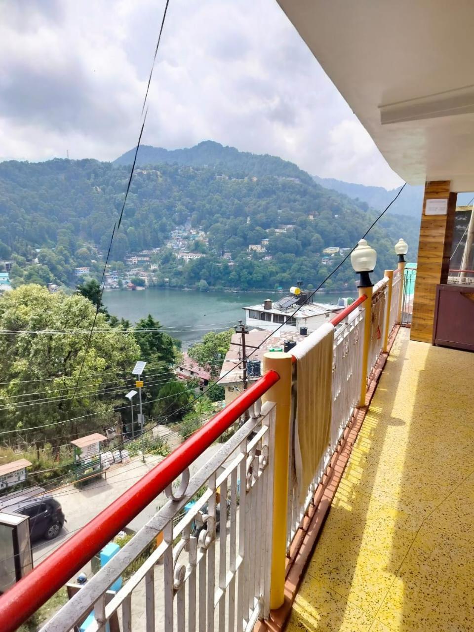 Hotel Surya Lake View Nainital Exteriör bild