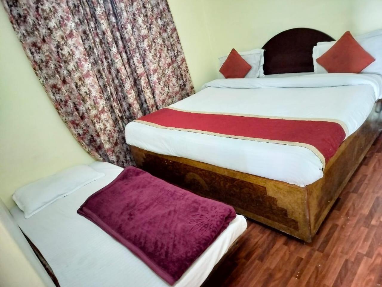 Hotel Surya Lake View Nainital Exteriör bild