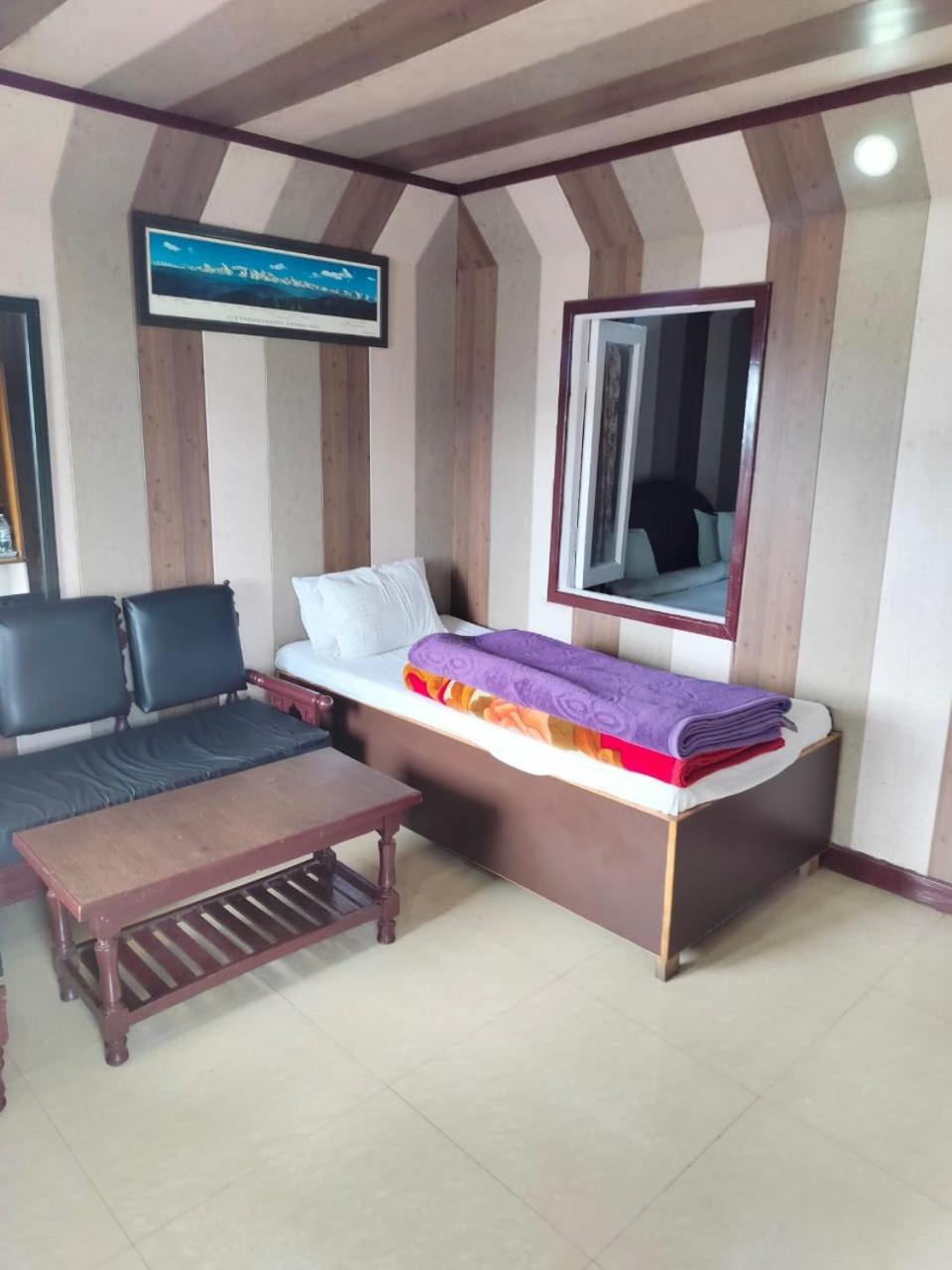 Hotel Surya Lake View Nainital Exteriör bild